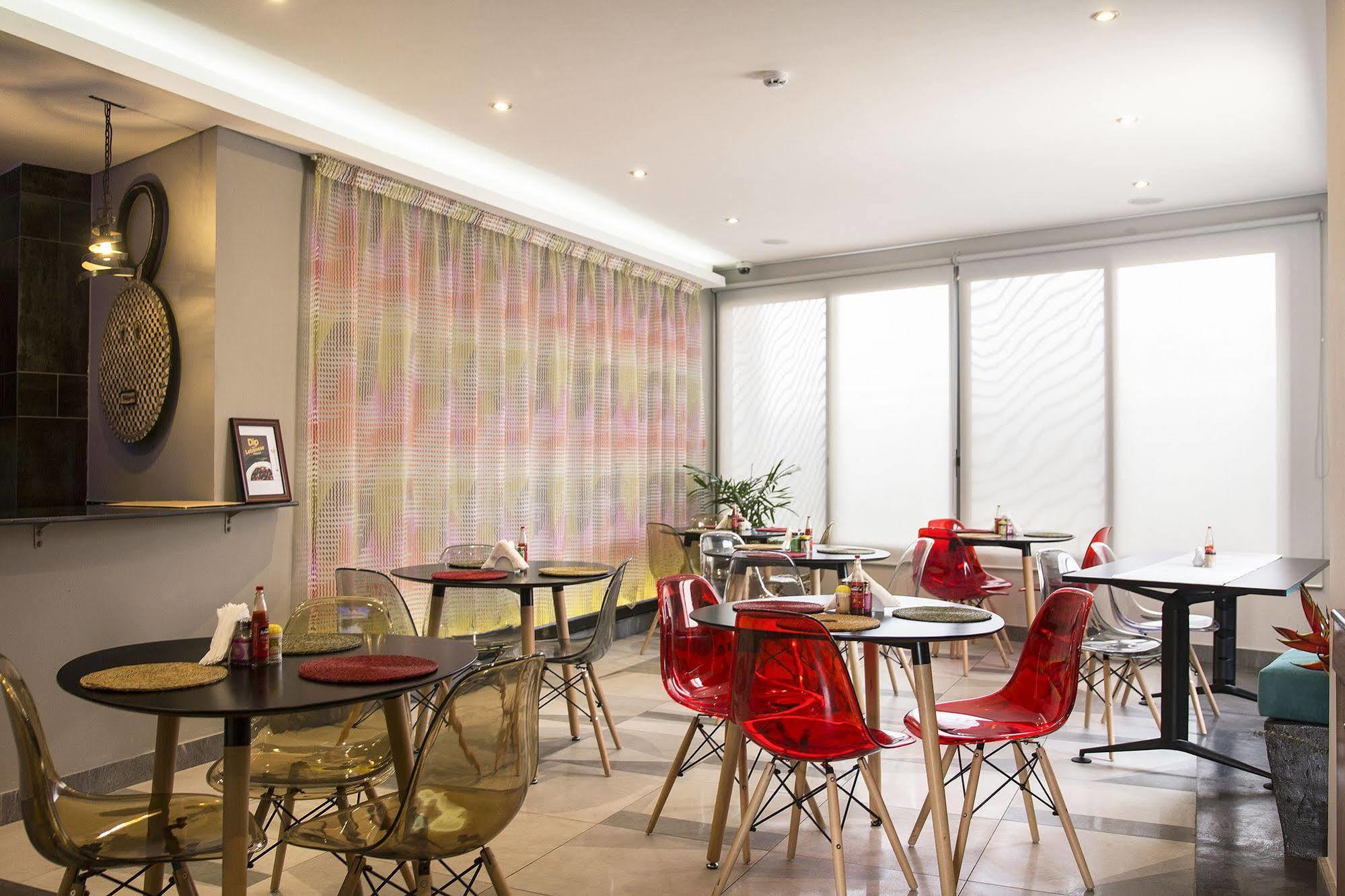 Urbano Hotel By Roots Wiaboman Екстер'єр фото
