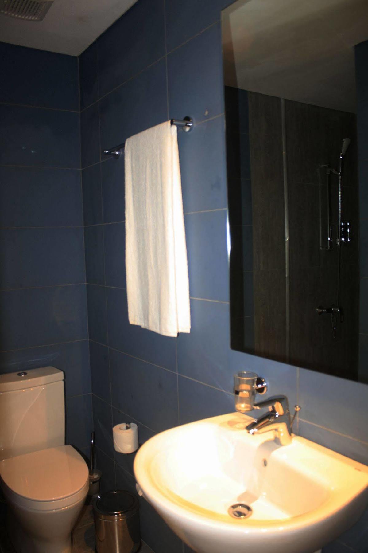Urbano Hotel By Roots Wiaboman Екстер'єр фото