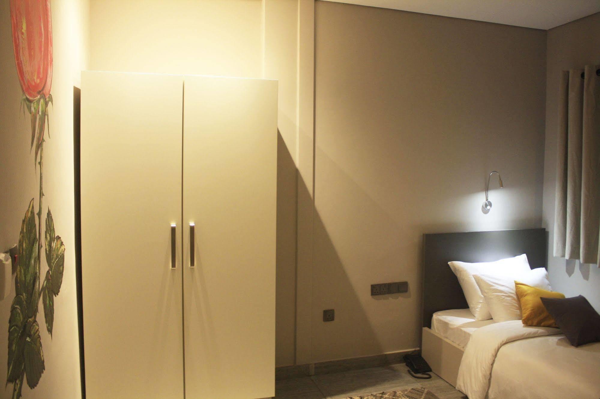 Urbano Hotel By Roots Wiaboman Екстер'єр фото