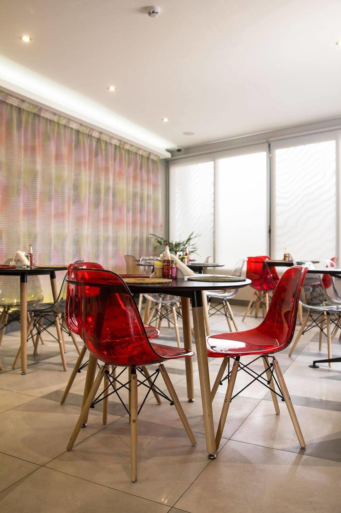 Urbano Hotel By Roots Wiaboman Екстер'єр фото