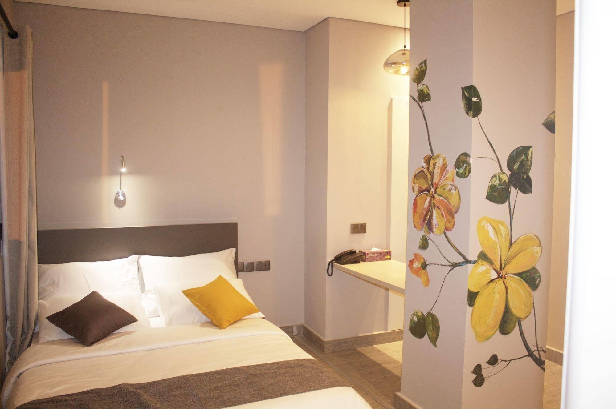 Urbano Hotel By Roots Wiaboman Екстер'єр фото