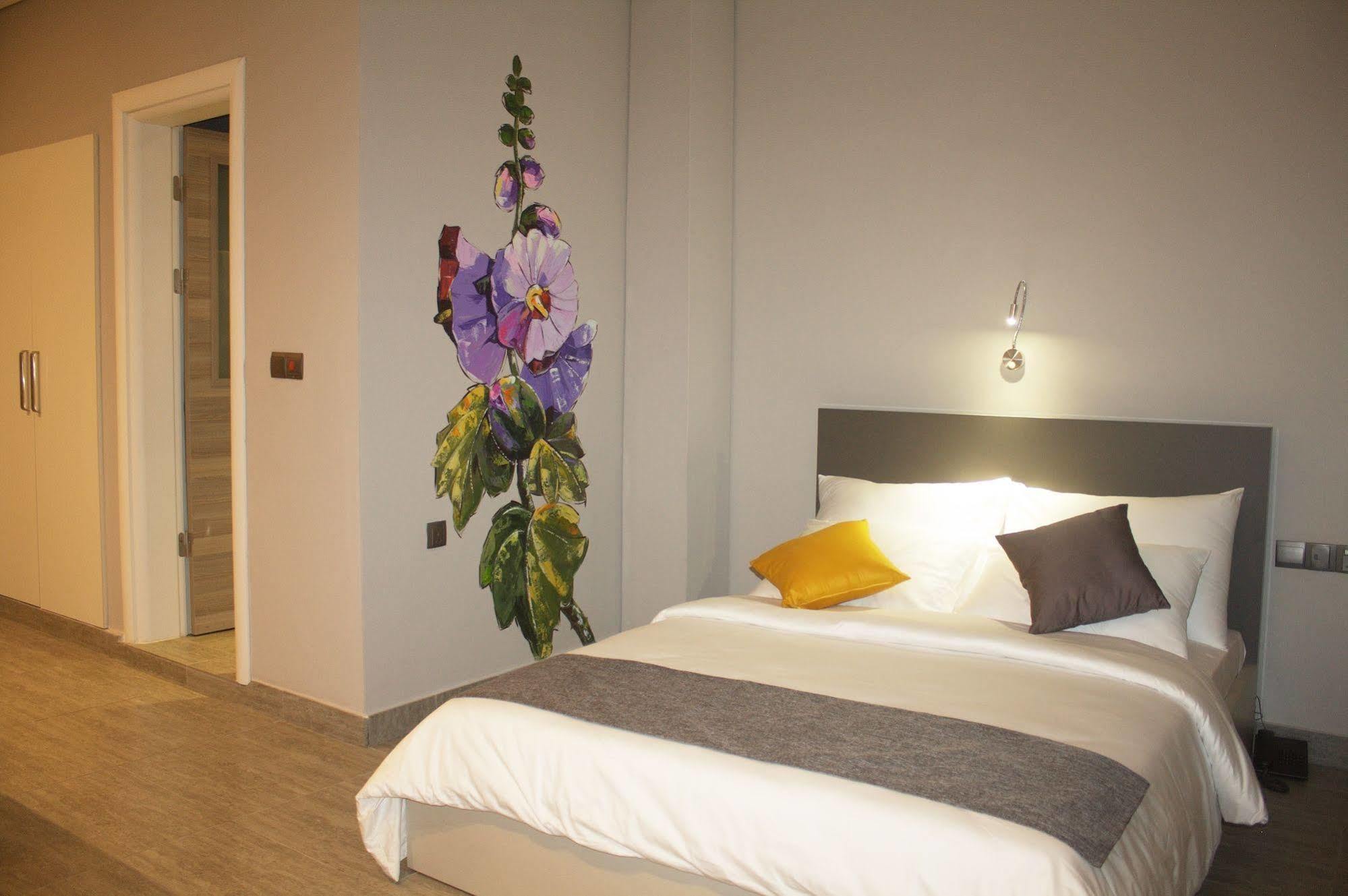 Urbano Hotel By Roots Wiaboman Екстер'єр фото