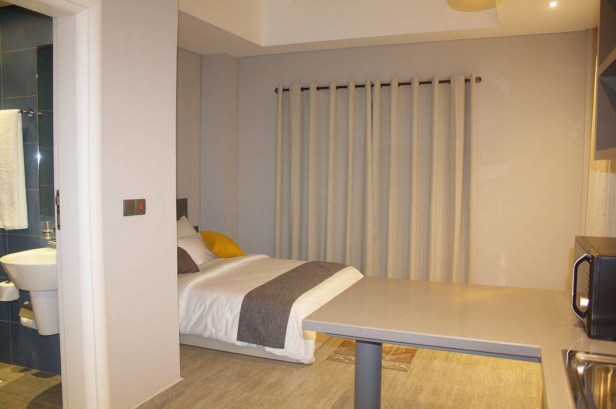 Urbano Hotel By Roots Wiaboman Екстер'єр фото