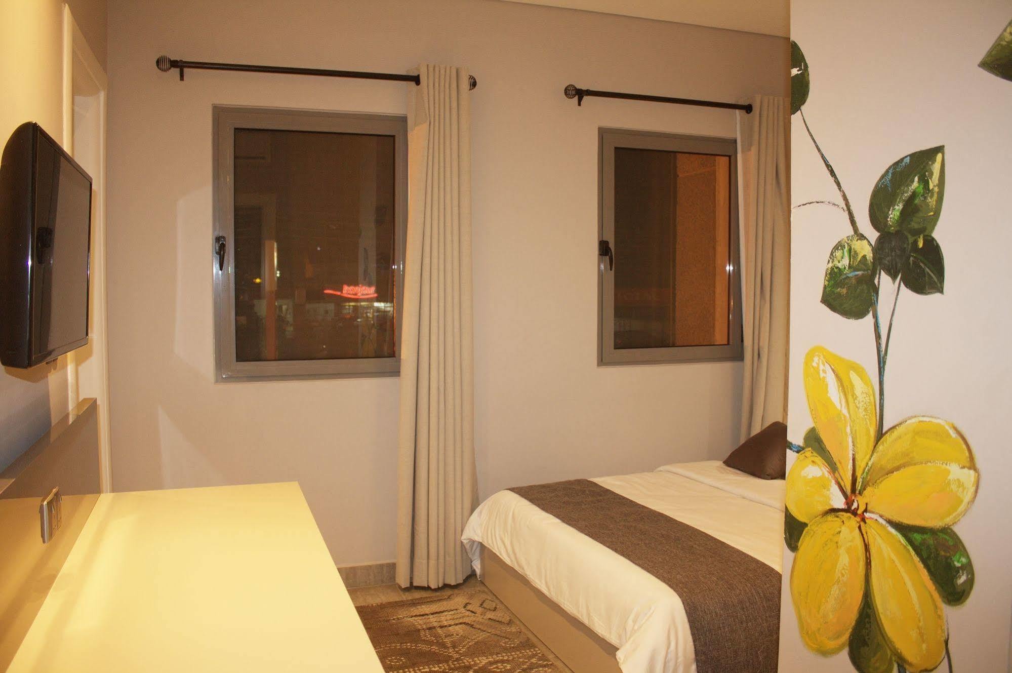 Urbano Hotel By Roots Wiaboman Екстер'єр фото