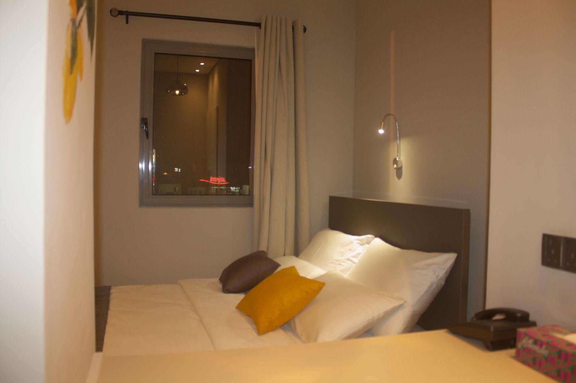 Urbano Hotel By Roots Wiaboman Екстер'єр фото