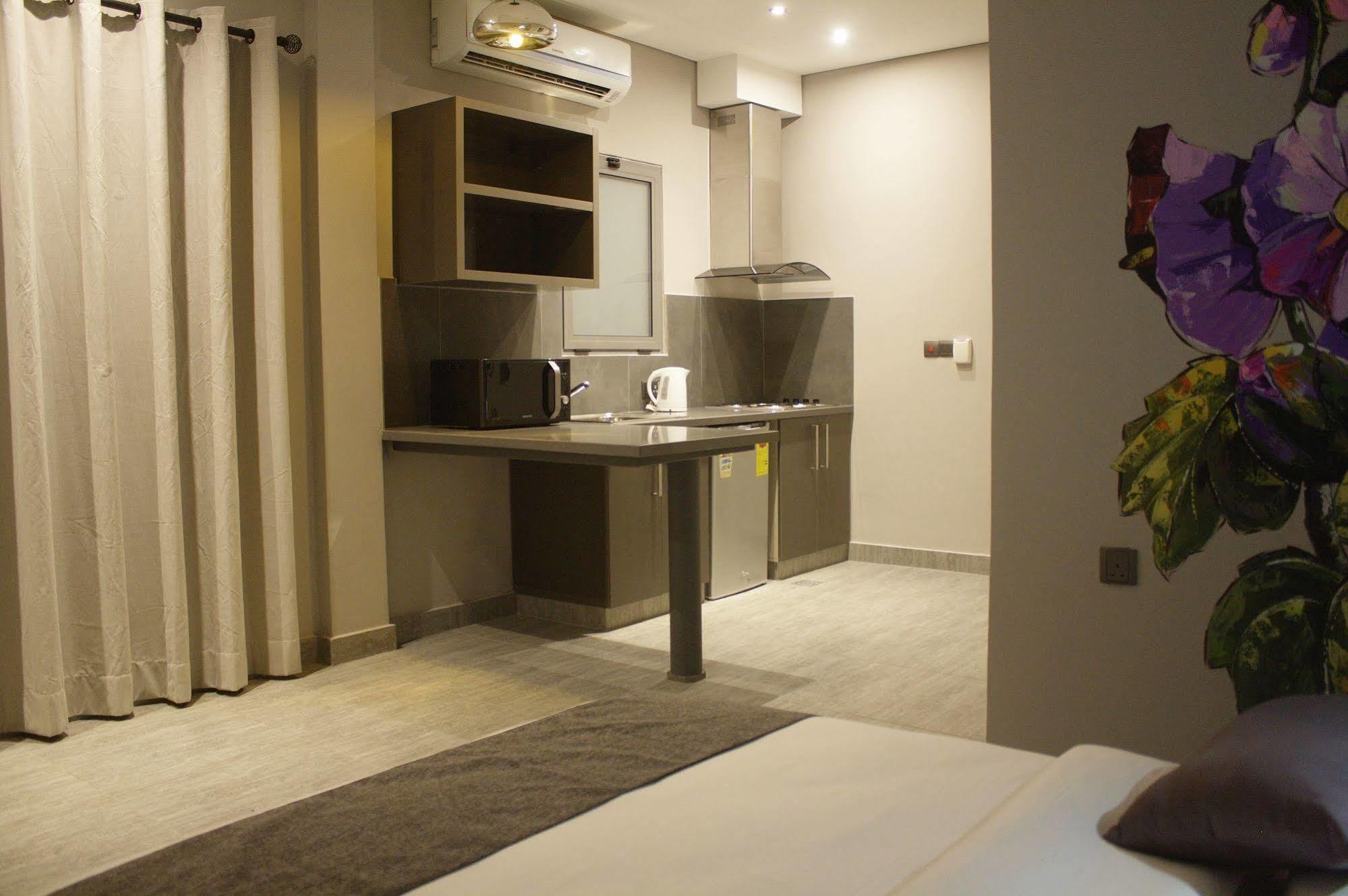 Urbano Hotel By Roots Wiaboman Екстер'єр фото