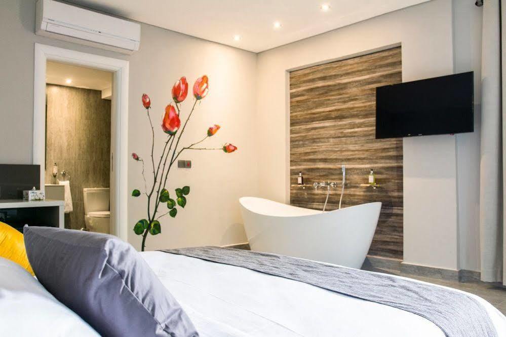 Urbano Hotel By Roots Wiaboman Екстер'єр фото